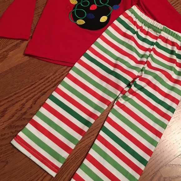 🎄Christmas PJ’s 🆕🐭Boy Red Mickey Outfit🐭 - Picture 3 of 4